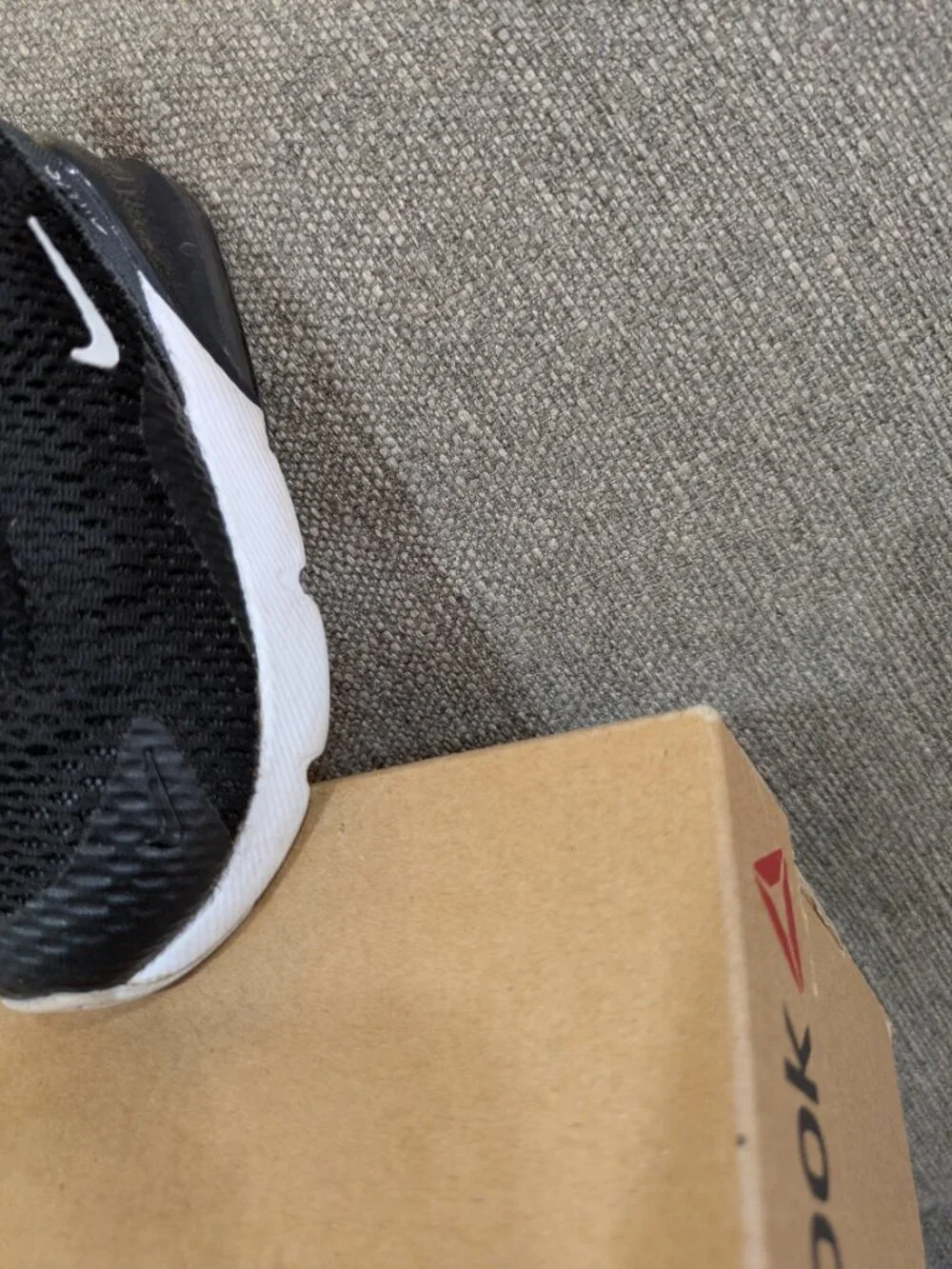 Size 6c-Nike Air Max 270 Black & White Mesh Slip on Sneakers Great Condition